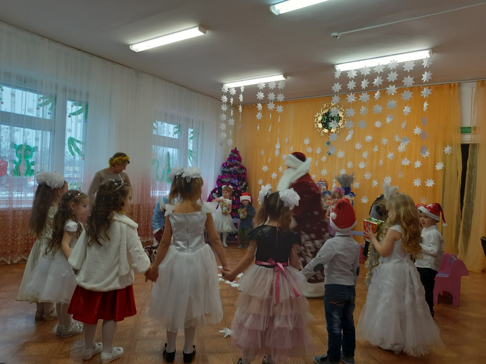 Главная » О нас » Новости учреждения В нашем детском саду прошли Новогодние утренники!